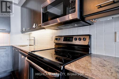2807 - 360 Square One Drive, Mississauga, ON - Indoor Photo Showing Kitchen With Upgraded Kitchen