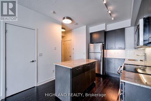 2807 - 360 Square One Drive, Mississauga, ON - Indoor Photo Showing Kitchen