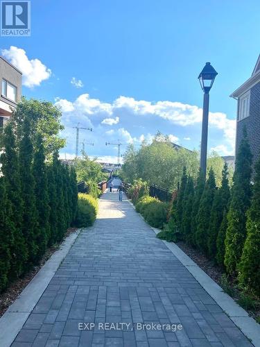 401 - 3028 Creekshore Common, Oakville (Go Glenorchy), ON - Outdoor