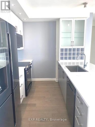 401 - 3028 Creekshore Common, Oakville (Go Glenorchy), ON - Indoor Photo Showing Kitchen