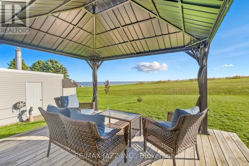 15 BLUFFS ROAD  Clarington (Bowmanville), ON L1B 1A3