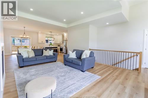 237 Sandybrook Way, Kingsville, ON - Indoor Photo Showing Living Room
