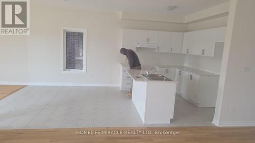 33 Fenn Crescent, New Tecumseth, ON - Indoor Photo Showing Other Room