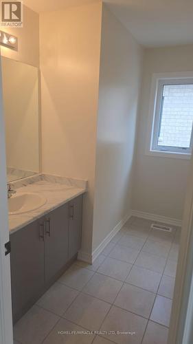33 Fenn Crescent, New Tecumseth, ON - Indoor Photo Showing Bathroom