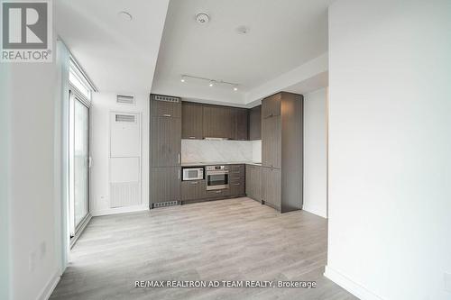 2003 - 38 Honeycrisp Crescent, Vaughan, ON - Indoor