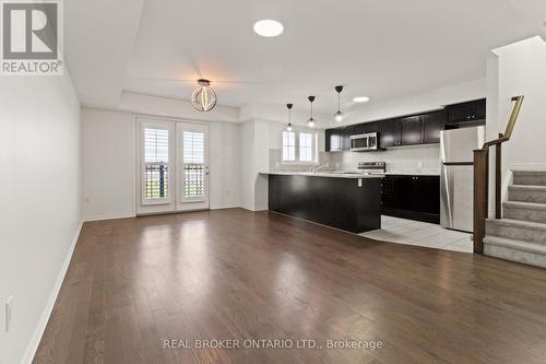 42 - 2441 Greenwich Drive N, Oakville, ON - Indoor Photo Showing Kitchen