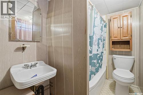 30 Cushing Crescent, Regina, SK - Indoor Photo Showing Bathroom