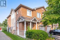 30 - 833 SCOLLARD COURT  Mississauga, ON L5V 2B4