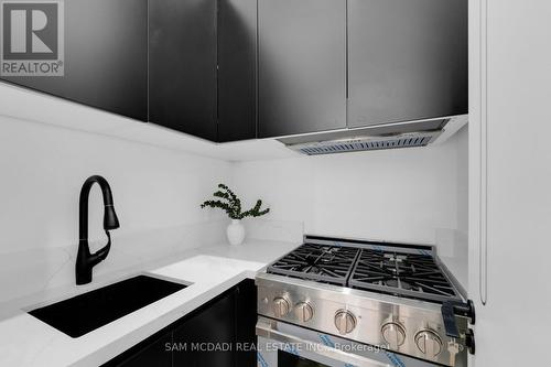 468 Saville Crescent, Oakville, ON - Indoor Photo Showing Kitchen