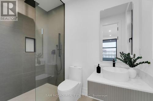 468 Saville Crescent, Oakville, ON - Indoor Photo Showing Bathroom