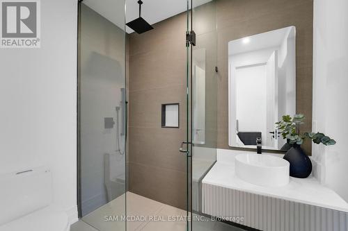468 Saville Crescent, Oakville, ON - Indoor Photo Showing Bathroom
