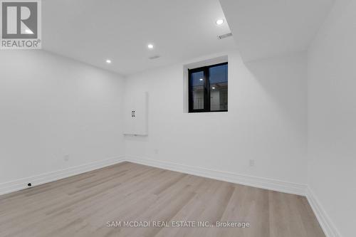 468 Saville Crescent, Oakville, ON - Indoor Photo Showing Other Room