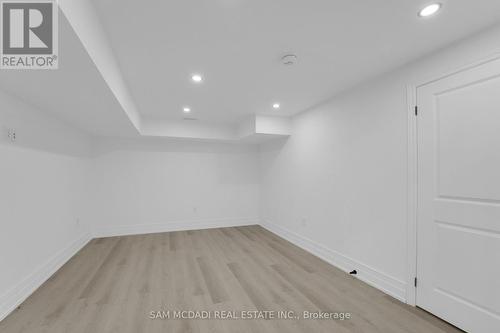 468 Saville Crescent, Oakville, ON - Indoor Photo Showing Other Room