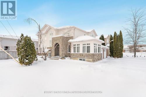 2 VANESSA DRIVE  Orillia, ON L3V 7Y8