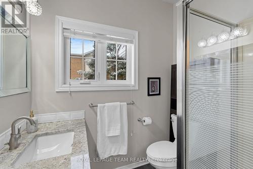 27 Sandcliffe Terrace, Ottawa, ON - Indoor Photo Showing Bathroom