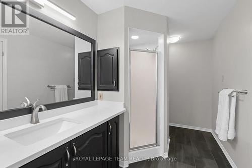 27 Sandcliffe Terrace, Ottawa, ON - Indoor Photo Showing Bathroom