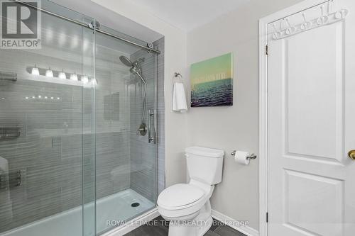 27 Sandcliffe Terrace, Ottawa, ON - Indoor Photo Showing Bathroom