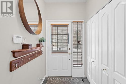 27 Sandcliffe Terrace, Ottawa, ON - Indoor Photo Showing Other Room