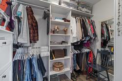 Walk-in closet - 