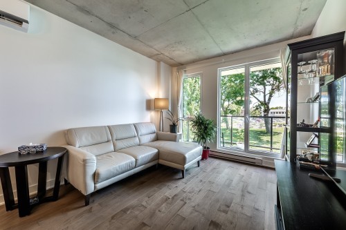 Living Room - 210-271 Av. De L'Académie, Dorval, QC - Indoor Photo Showing Living Room