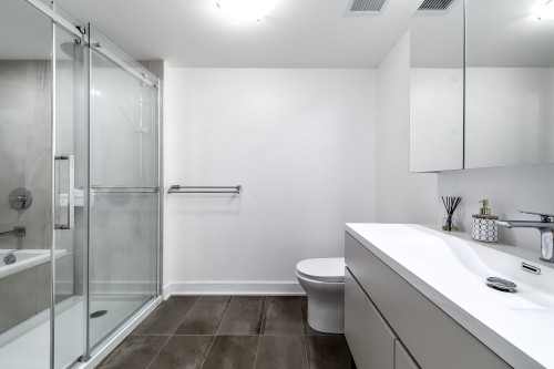 Bathroom - 210-271 Av. De L'Académie, Dorval, QC - Indoor Photo Showing Bathroom