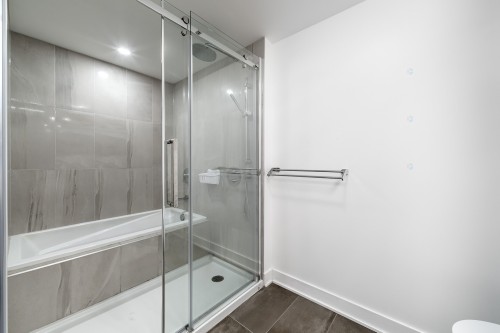 Bathroom - 210-271 Av. De L'Académie, Dorval, QC - Indoor Photo Showing Bathroom