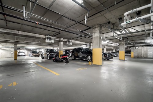 Parking - 210-271 Av. De L'Académie, Dorval, QC - Indoor Photo Showing Garage