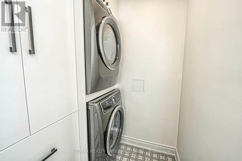 2344 Kenbarb Road, Mississauga, ON - Indoor Photo Showing Laundry Room