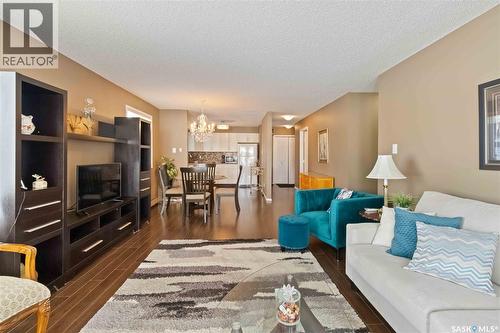 112 706 Confederation Drive, Saskatoon, SK - Indoor Photo Showing Living Room