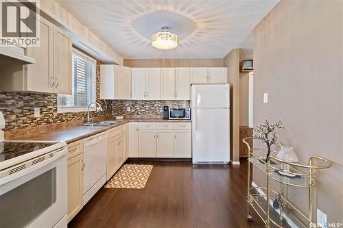 112 706 Confederation Drive, Saskatoon, SK - Indoor Photo Showing Kitchen With Double Sink