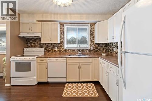 112 706 Confederation Drive, Saskatoon, SK - Indoor Photo Showing Kitchen With Double Sink