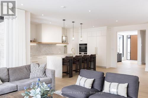 540 Patricia Drive, Oakville (Wo West), ON - Indoor Photo Showing Living Room