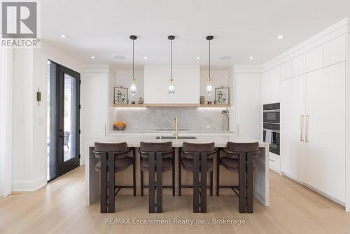 540 Patricia Drive, Oakville (Wo West), ON - Indoor Photo Showing Kitchen With Upgraded Kitchen