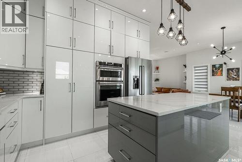 511 Burgess Crescent, Saskatoon, SK - Indoor Photo Showing Kitchen With Upgraded Kitchen