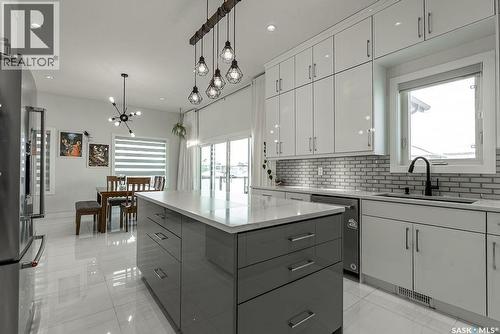 511 Burgess Crescent, Saskatoon, SK - Indoor Photo Showing Kitchen With Upgraded Kitchen