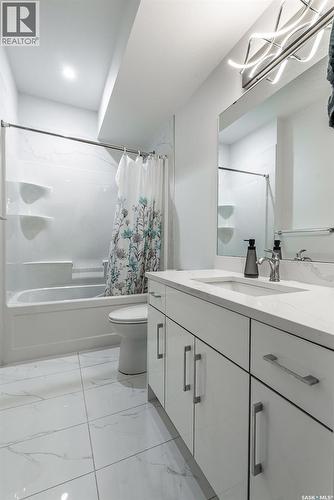 511 Burgess Crescent, Saskatoon, SK - Indoor Photo Showing Bathroom