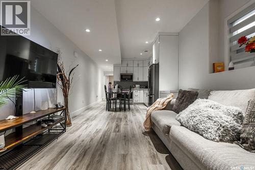 511 Burgess Crescent, Saskatoon, SK - Indoor Photo Showing Living Room