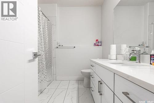 511 Burgess Crescent, Saskatoon, SK - Indoor Photo Showing Bathroom