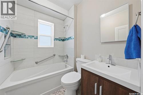 607 K Avenue N, Saskatoon, SK - Indoor Photo Showing Bathroom