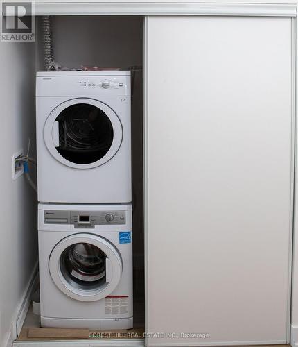 1407 - 128 Fairview Mall Drive, Toronto, ON - Indoor Photo Showing Laundry Room