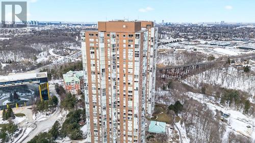 2002 - 5 Concorde Place, Toronto, ON - Outdoor