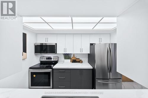 2002 - 5 Concorde Place, Toronto, ON - Indoor Photo Showing Kitchen