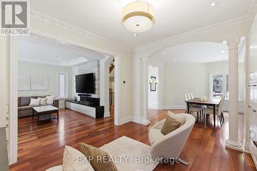 1357 Alexandra Avenue, Mississauga, ON - Indoor Photo Showing Living Room