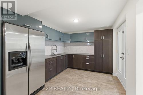 1357 Alexandra Avenue, Mississauga, ON - Indoor Photo Showing Kitchen With Upgraded Kitchen