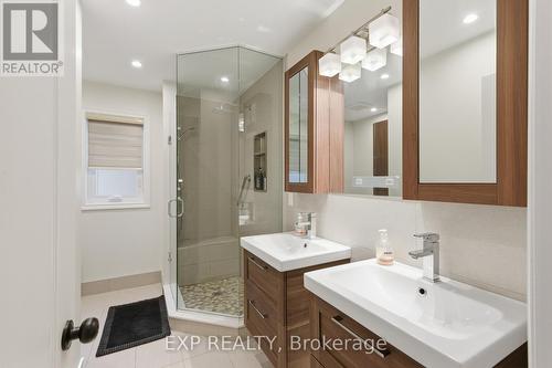 1357 Alexandra Avenue, Mississauga, ON - Indoor Photo Showing Bathroom