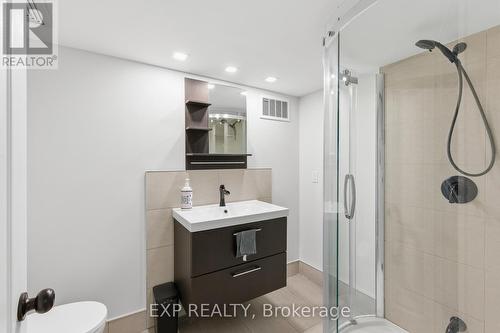 1357 Alexandra Avenue, Mississauga, ON - Indoor Photo Showing Bathroom