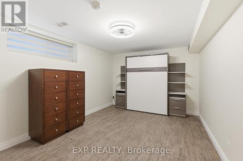 Wall bed - 1357 Alexandra Avenue, Mississauga, ON - Indoor