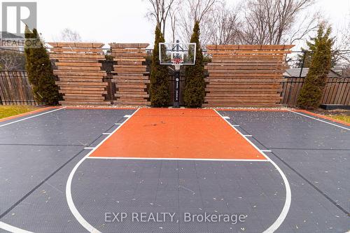 Lighted basketball court with net - 1357 Alexandra Avenue, Mississauga, ON - Outdoor