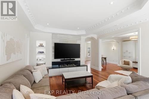 1357 Alexandra Avenue, Mississauga, ON - Indoor Photo Showing Living Room