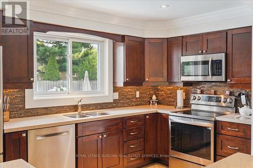 510 Fenwick Place, Burlington, ON - Indoor Photo Showing Kitchen With Double Sink